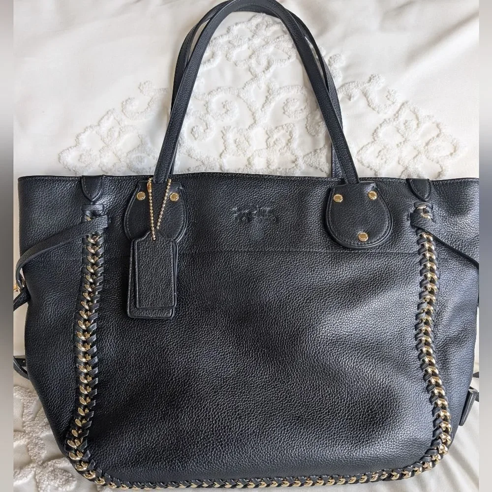 Coach ♣️Limited Edition Tatum Whipstitch Shoulder Bag /Gold Chain Detailing